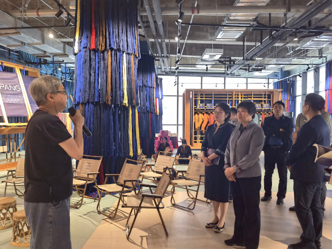省民委黨組書記符秀容率隊開展推動黎錦市場化發展工作調研